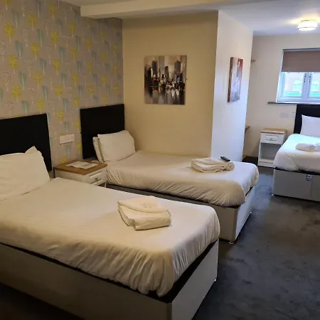 The Avenue Club And Lodge-2