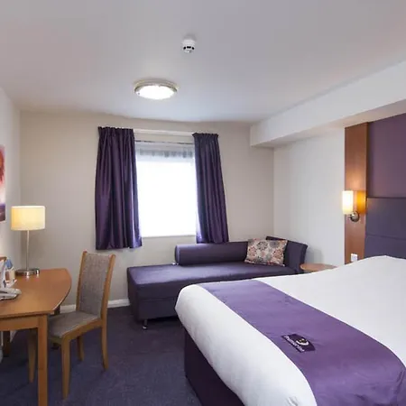 Premier Inn Cardiff North-2