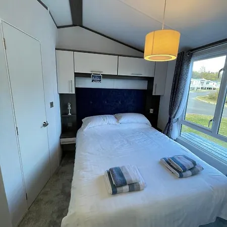 Eagles View - 2 Bed Hot Tub Lodge With Free Golf, No Buggy-2