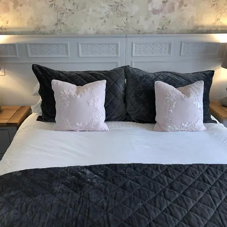 Westlea Guest House-3