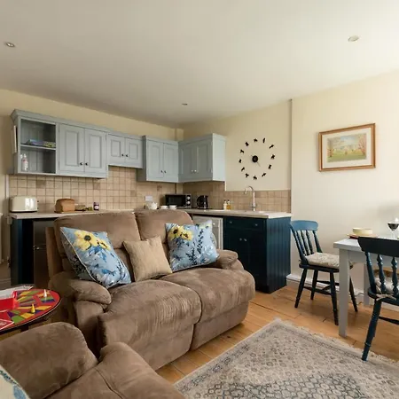 Chirk Cottage At Hill House Farm Cheshire-3