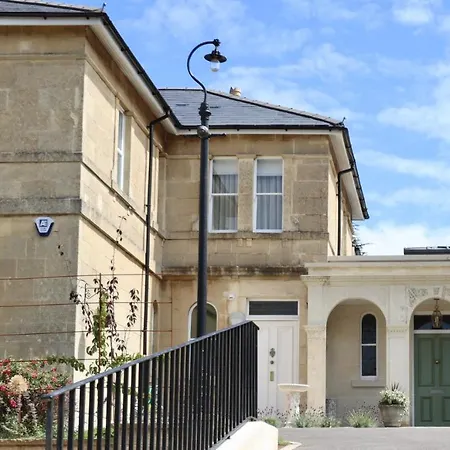 Tyndall Villa Boutique B&B-3