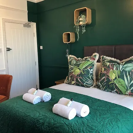 Cloves Boutique Bed & Breakfast-3
