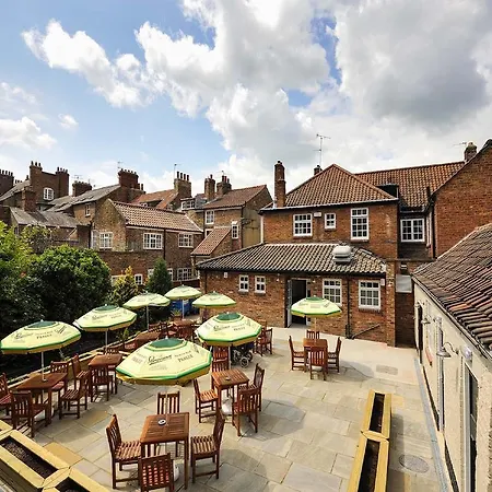 The Gillygate Pub-3