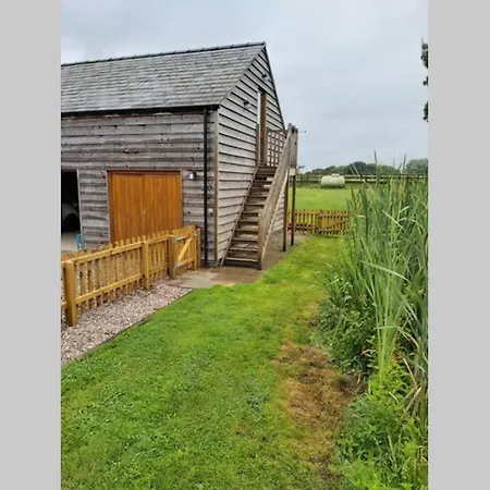 Swallows Retreat: A Country Loft Apartment-3