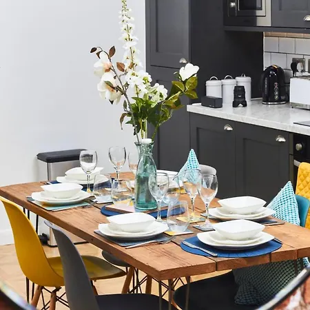 2Bed Nyc Style Apartment In Central Leeds-3