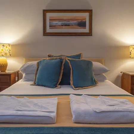 Meadowcroft Guest House-2