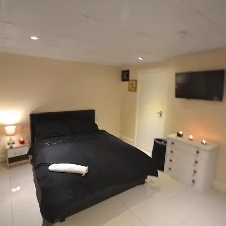 Premier Lodge Central-3