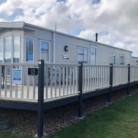Tern 32 Dog Friendly Holiday Caravan-3