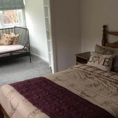 Kilburn Holiday Cottage-3