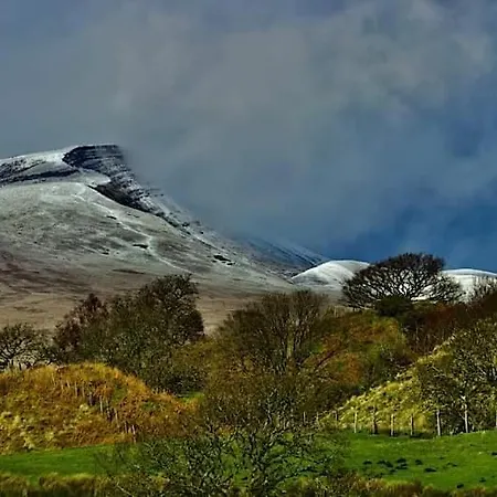 Private Pub-Group Stays Brecon Beacons Alderfalls-2