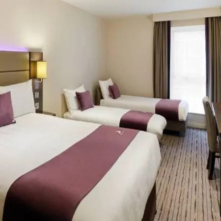 Premier Inn Addlestone-3
