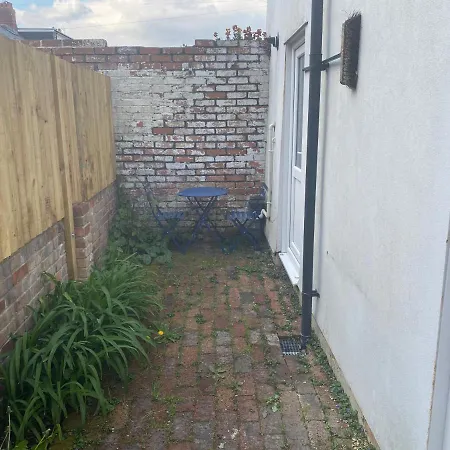 Lovely Coach House With Free Parking-2