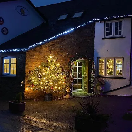The Thelbridge Cross Inn-3