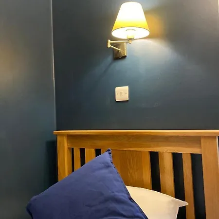Brentwood Guest House-3