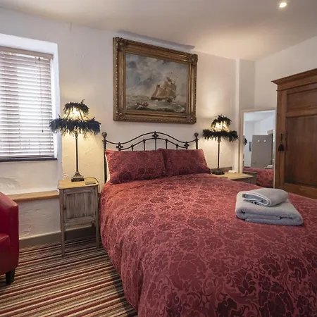 Cornerways Guest House-2