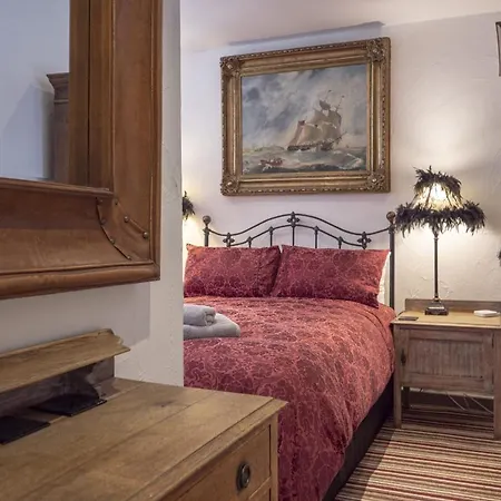 Cornerways Guest House-3