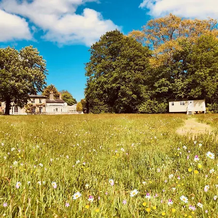 Somerleyton Meadows - The Hideaway Hut & Hot Tub-3