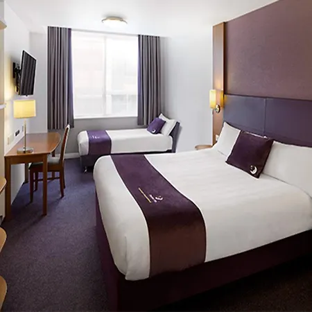 Premier Inn Swansea Waterfront-2