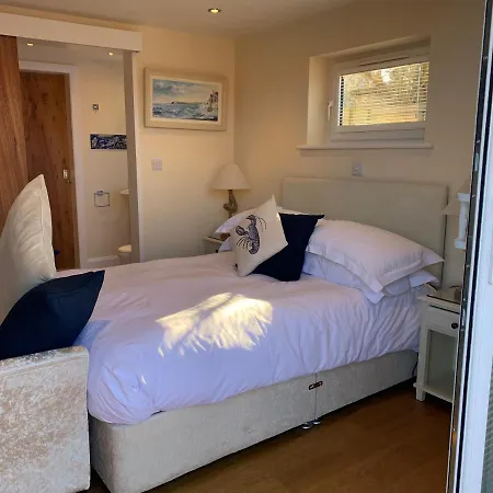 Room On The Ropery- With Free Parking-2
