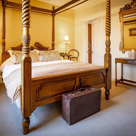 Pendragon Country House-2