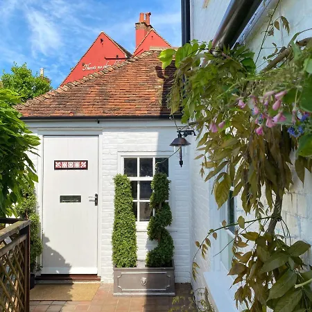 Hambrook House Canterbury - New Luxury Guest House With Espa Spa Complex-3
