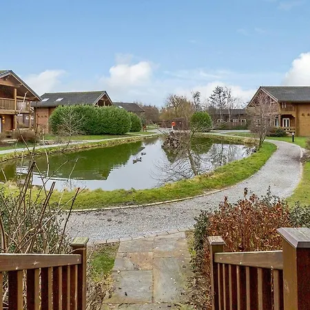 Woodland Lakes Lodges-3