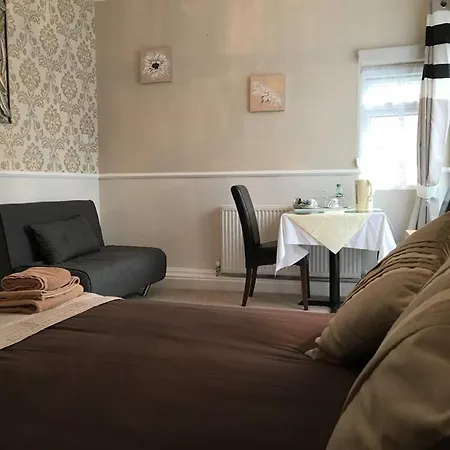 Burton Villa Guest House-3