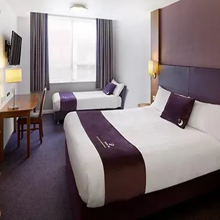 Premier Inn Manchester Trafford Centre South-2
