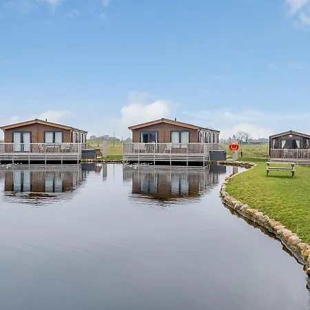 Woodland Lakes Lodges-2