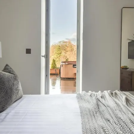 Knowehead Penthouse Apartment With Rooftop Hot Tub-3