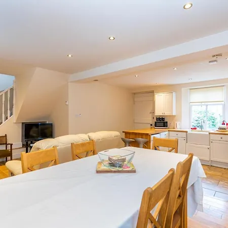 Royal Gardens Apartments-3