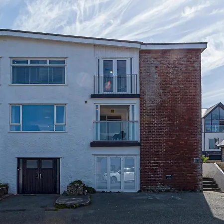 Sea View Apartment In Centre Of Rhosneigr - Pass The Keys-3