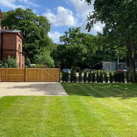 Oulton Park Lodge-3