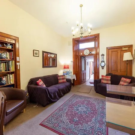 Montague Guest House-2