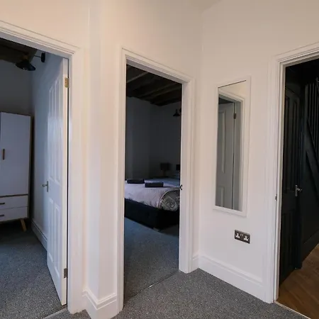 The Eden Warehouse - Green Apartment, Sleeps 5-3