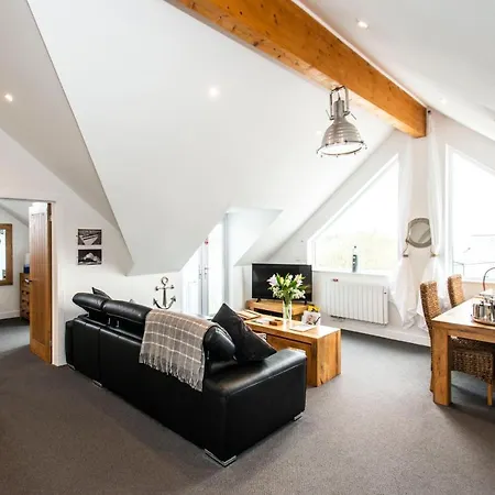 The Lighthouse Penthouse, Studio And Holiday Home-2