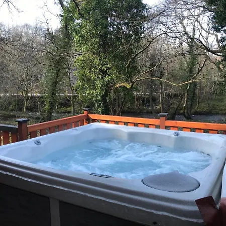 L11 - The Harlech Lodge With Hot Tub-2