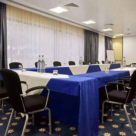 Hilton London Gatwick Airport-3