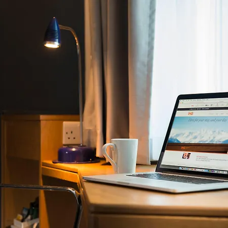 Holiday Inn Express Birmingham Oldbury By Ihg-3