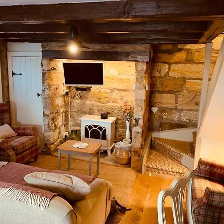 Cosy 400Yr Old Cottage, Flowergate, Whitby, Sleeps 6-3