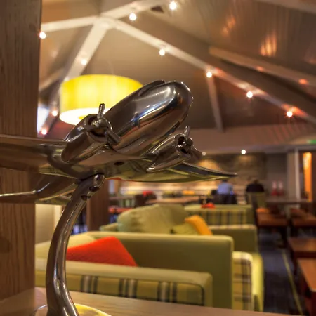 Holiday Inn Express Edinburgh Airport By Ihg-3