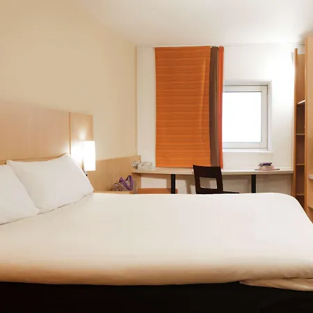 Ibis Cardiff Centre-3