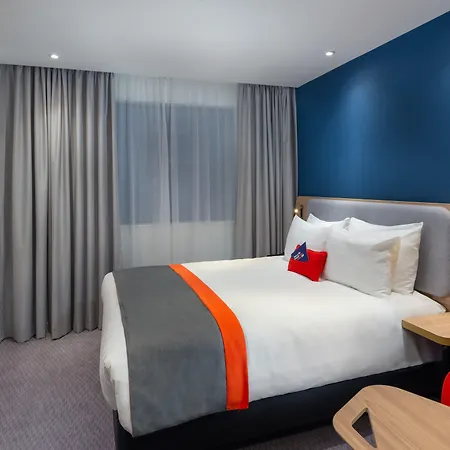 Holiday Inn Express - London Heathrow T4 By Ihg-2