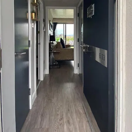 Glasgow Two Bedroom Penthouse-2