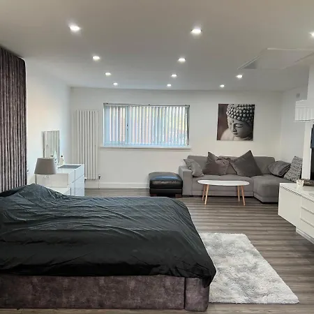 Penthouse Style Luxury 2 Bedroom House Has Hot-Tub, Extra Fees Apply-3