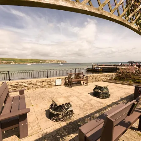 1 Quayside Court-3