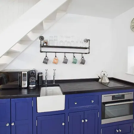 Host & Stay - Harbour Cottage-2