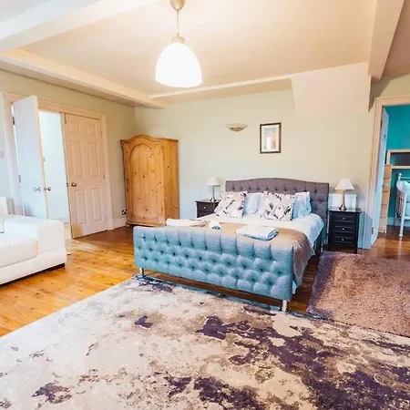 The Vestry - Sleeps 12 - With Hot Tub-3
