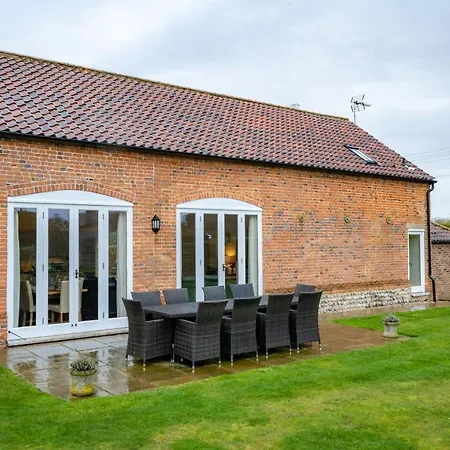 Chestnut Barn, North Norfolk With Private Hot Tub & Close To Beaches-3